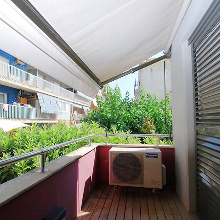 Appartamento Blue Fridge Apartmen - Blue Fridge Apartmen - Ideal For Couples, Near Beach And Well Connected Vilassar De Mar Esterno foto