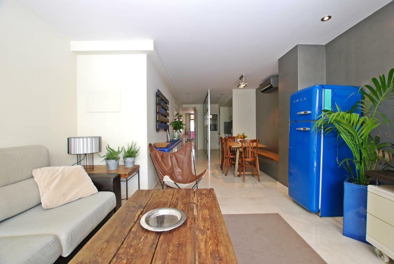 Appartamento Blue Fridge Apartmen - Blue Fridge Apartmen - Ideal For Couples, Near Beach And Well Connected Vilassar De Mar Esterno foto