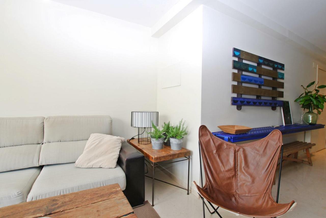 Appartamento Blue Fridge Apartmen - Blue Fridge Apartmen - Ideal For Couples, Near Beach And Well Connected Vilassar De Mar Esterno foto