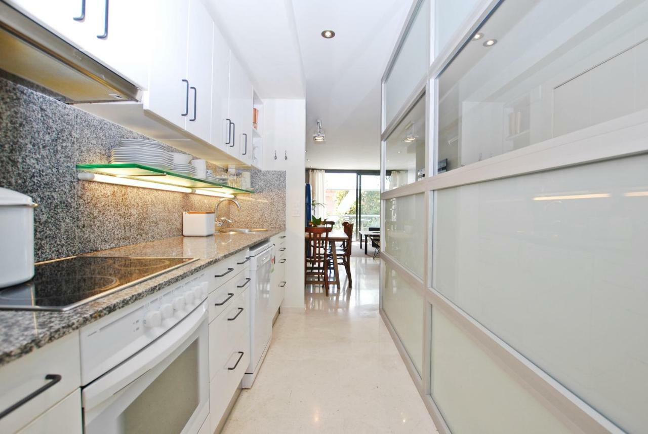 Appartamento Blue Fridge Apartmen - Blue Fridge Apartmen - Ideal For Couples, Near Beach And Well Connected Vilassar De Mar Esterno foto