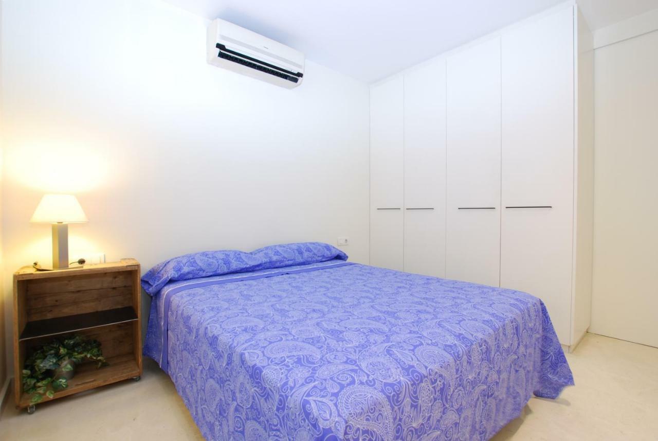 Appartamento Blue Fridge Apartmen - Blue Fridge Apartmen - Ideal For Couples, Near Beach And Well Connected Vilassar De Mar Esterno foto