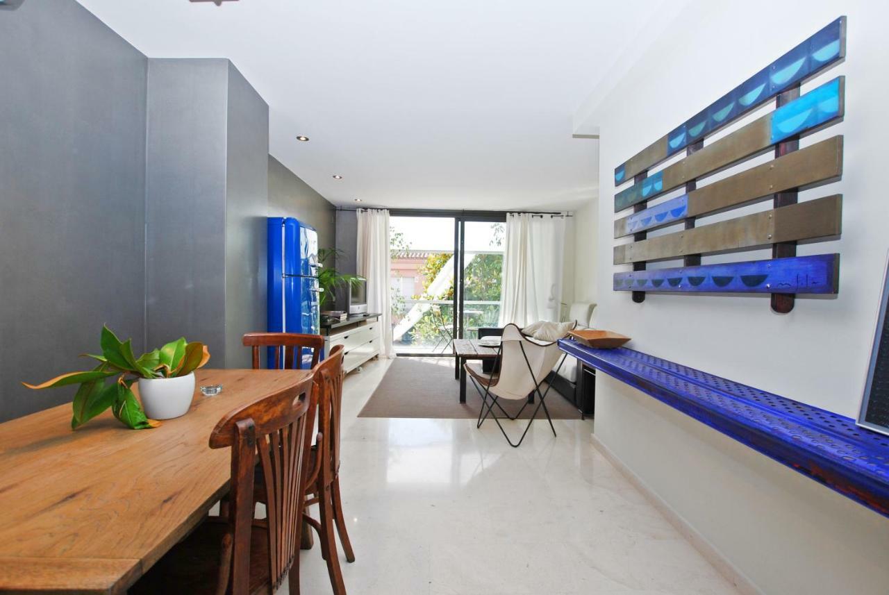 Appartamento Blue Fridge Apartmen - Blue Fridge Apartmen - Ideal For Couples, Near Beach And Well Connected Vilassar De Mar Esterno foto