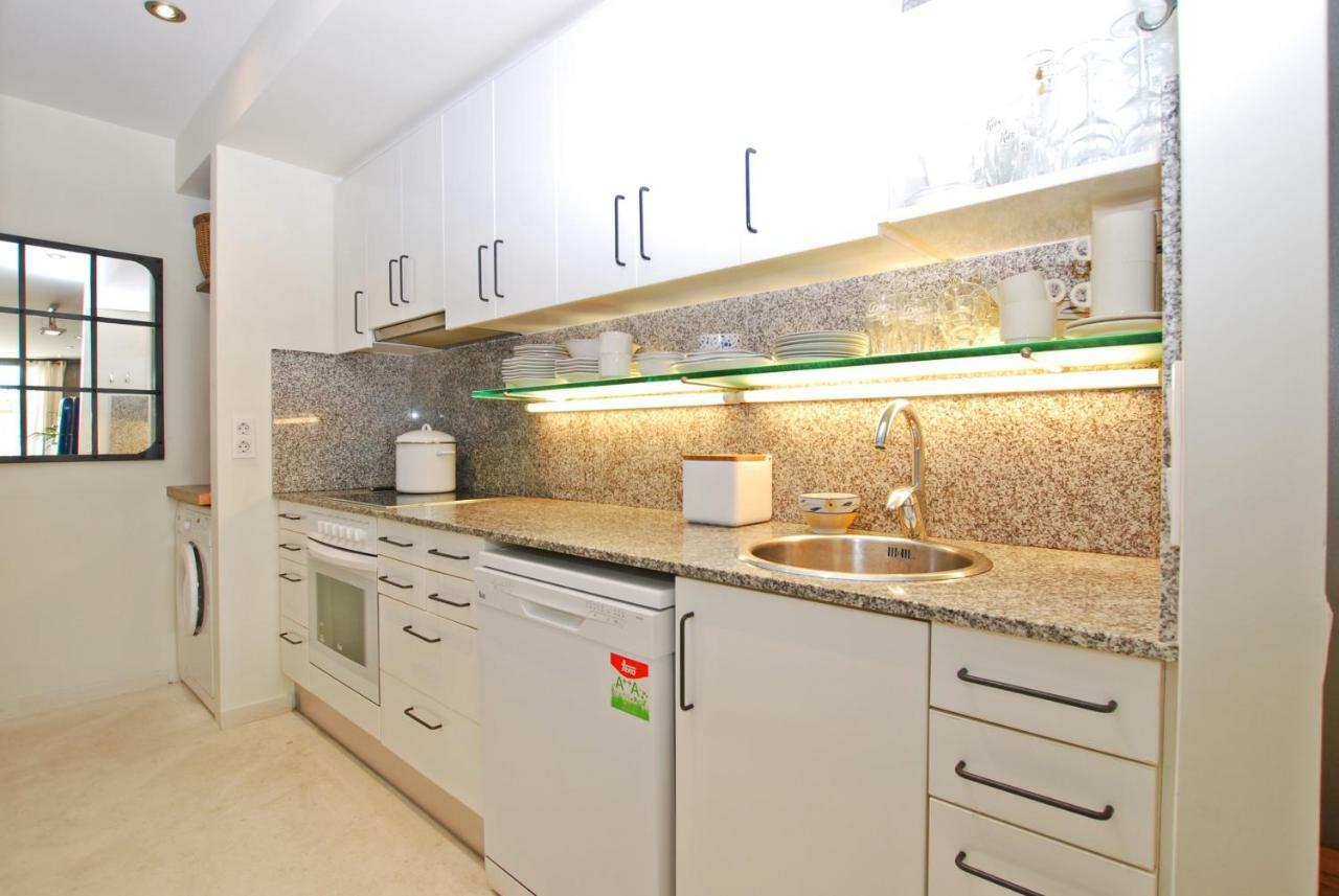Appartamento Blue Fridge Apartmen - Blue Fridge Apartmen - Ideal For Couples, Near Beach And Well Connected Vilassar De Mar Esterno foto